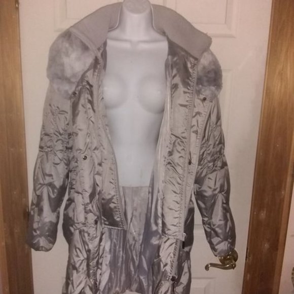 Ladies Winter Coat by Laura - Picture 3 of 8